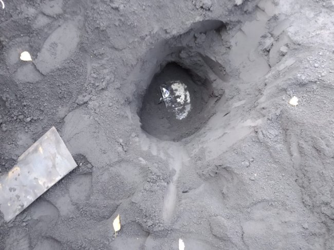 На кордоні з Польщею волинські прикордонники знайшли контрабанду цигарок у вагоні з рудою. ФОТО