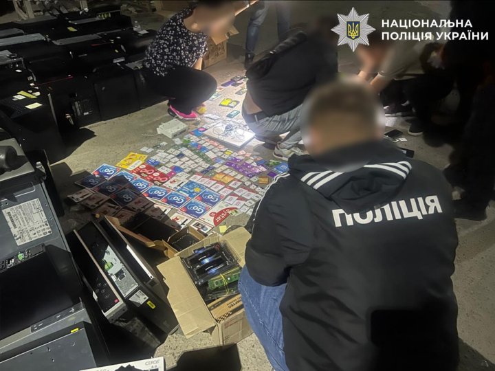 У Луцьку викрили криптошахрайський кол-центр: 60 операторів і $500 тисяч доходу щомісяця. ВІДЕО