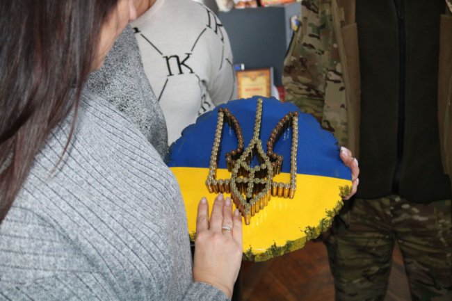 Працівники міськради з Волині передали РЕБ для воїна-краянина