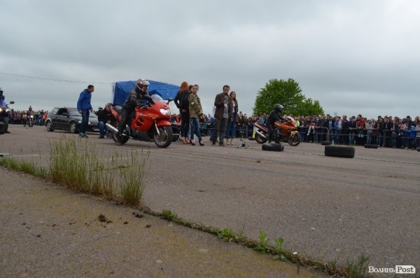 Поблизу Луцька відбулись показові заїзди мотоциклістів. ФОТО