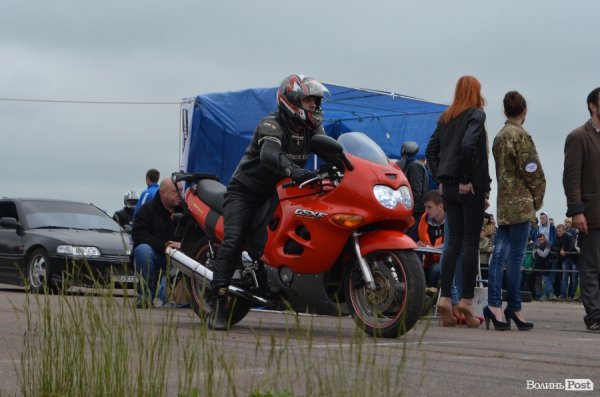 Поблизу Луцька відбулись показові заїзди мотоциклістів. ФОТО