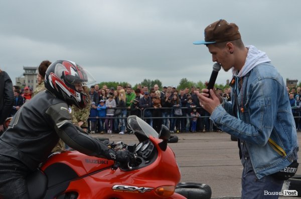 Поблизу Луцька відбулись показові заїзди мотоциклістів. ФОТО