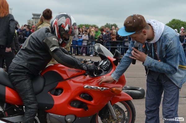 Поблизу Луцька відбулись показові заїзди мотоциклістів. ФОТО