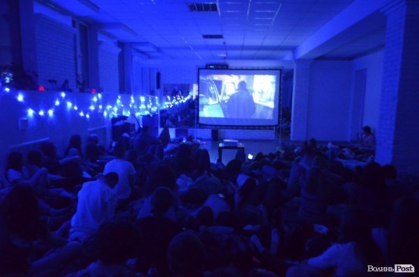 Як лучани всю ніч дивилися новорічні фільми. ФОТО 