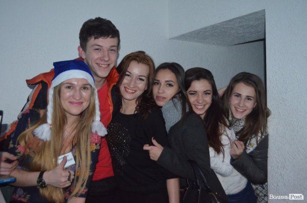 Як лучани всю ніч дивилися новорічні фільми. ФОТО 