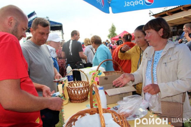 Повідомили, скільки господинь готували пончики для фестивалю на Світязі
