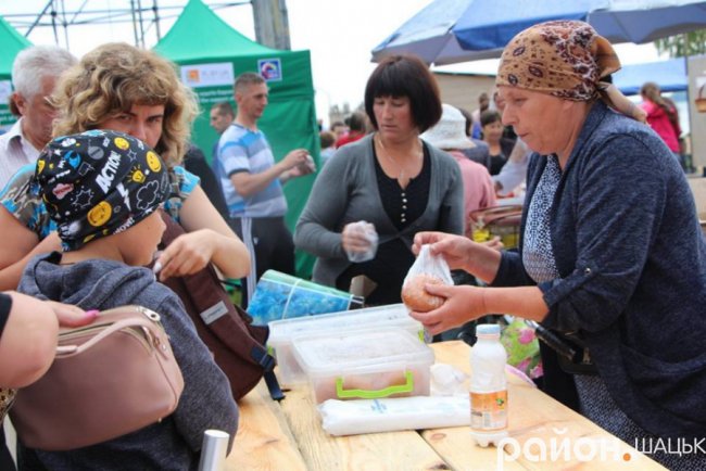 Повідомили, скільки господинь готували пончики для фестивалю на Світязі
