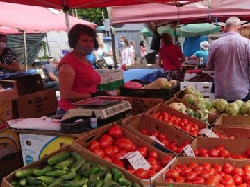 На яких ринках Луцька порушують правила карантину. ВІДЕО