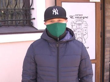 «Сонячні» хлопці, які працюють у луцькій кав'ярні, мріють повернутись до роботи. ВІДЕО