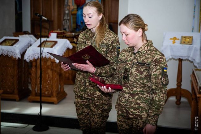 Дружині загиблого нацгвардійця з Волині передали орден чоловіка. ФОТО