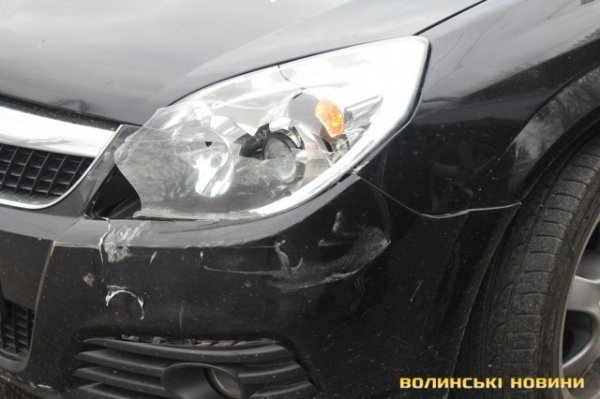 Аварія в Луцьку: легковик «буцнув» позашляховик. ФОТО