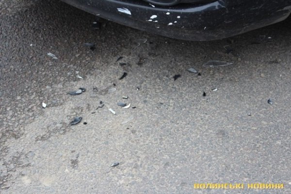 Аварія в Луцьку: легковик «буцнув» позашляховик. ФОТО