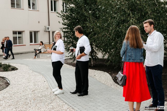 У новій локації і… з котом: як в інноваційній луцькій школі «ThinkGlobal» 1 вересня відзначали. ФОТО* 