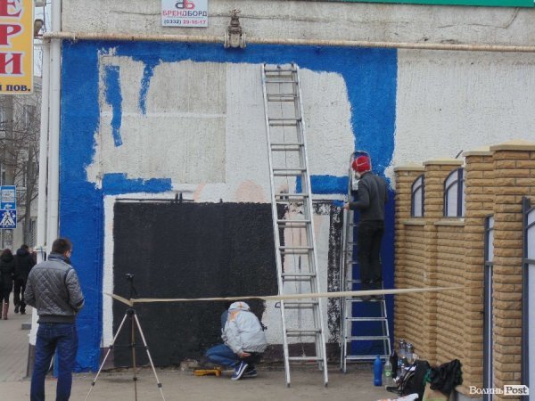 Луцький райтер присвятить графіті протистоянню в Україні. ФОТО