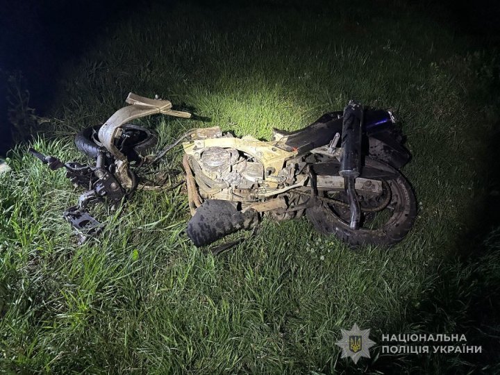 Влетів у клумбу та дорожній знак: оприлюднили відео ДТП біля Луцька, у якій загинув 17-річний мотоцикліст