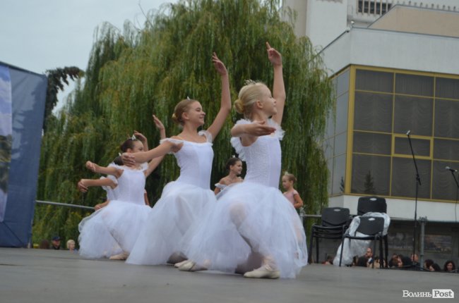 «Симфонія мого міста»: у центрі Луцька грали камерну музику. ФОТО