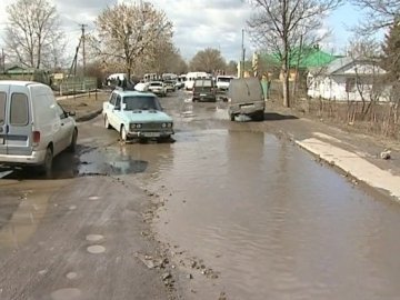 Дороги Луцьк-Львів не ремонтують, бо вона не для Євро-2012?