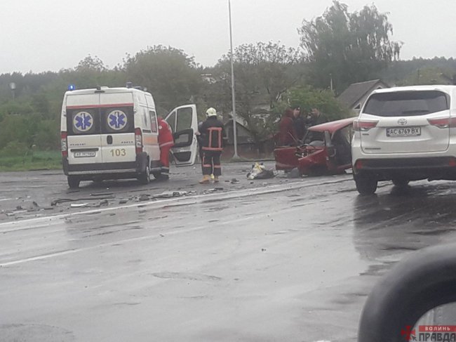 У селі Дачне – масштабна ДТП за участю трьох автівок. ФОТО