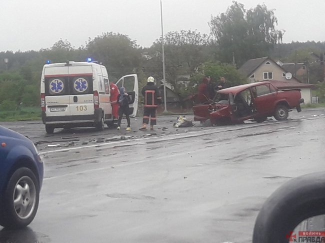 У селі Дачне – масштабна ДТП за участю трьох автівок. ФОТО