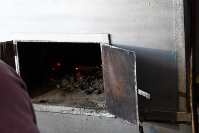 Деруни у печі: як готують традиційну страву на Волині. ВІДЕО