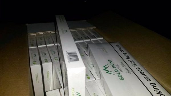 У вантажівці на Волині виявили 200 000 пачок сигарет виробництва ОАЕ. ФОТО