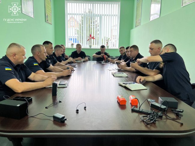 Волинські рятувальники проходять навчання з керування БпЛА. ФОТО