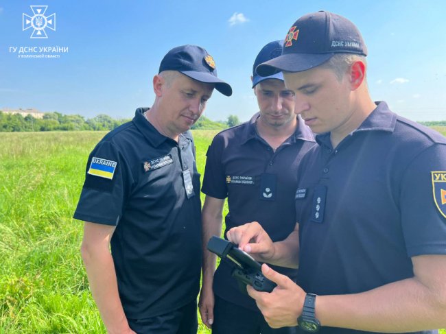 Волинські рятувальники проходять навчання з керування БпЛА. ФОТО
