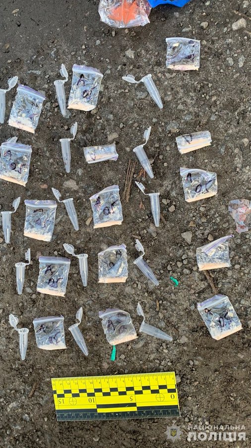 Виявили понад 100 закладок: 18-річний лучанин збував наркотики