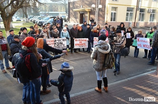 Луцькі журналісти вийшли на акцію протесту. ФОТО