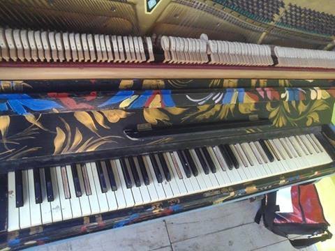 У Луцьку шукають майстрів для ремонту революційного піаніно