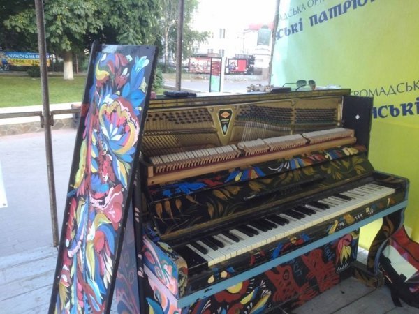 У Луцьку шукають майстрів для ремонту революційного піаніно