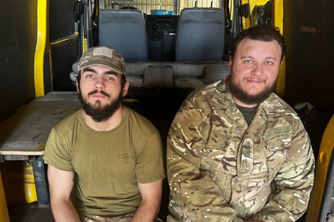 Як троє ветеранів війни на Волині ремонтують авто побратимам. ВІДЕО