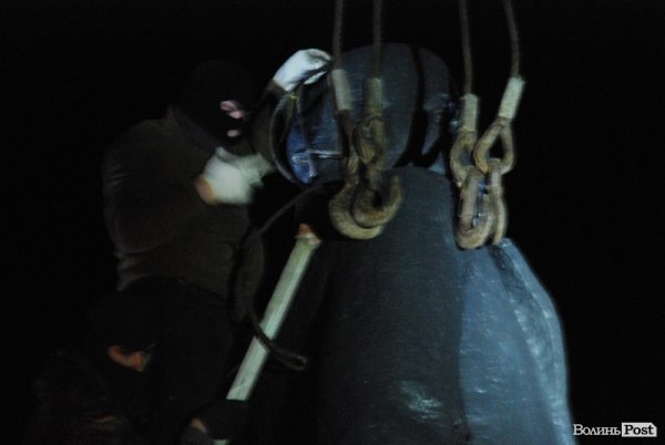 На Волині знесли пам'ятник Леніну. ФОТО