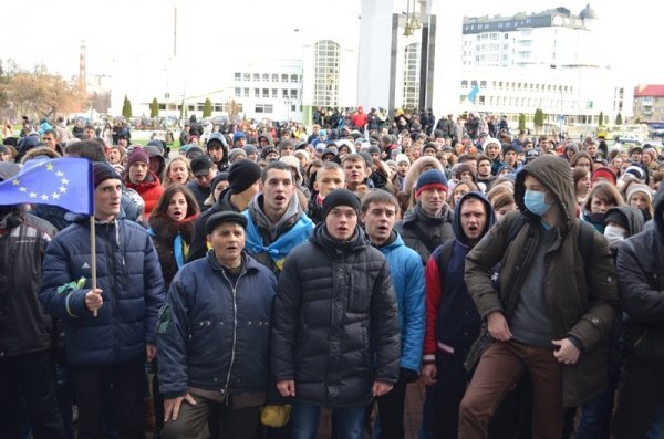 Студентський мітинг у Луцьку. ФОТО. ВІДЕО