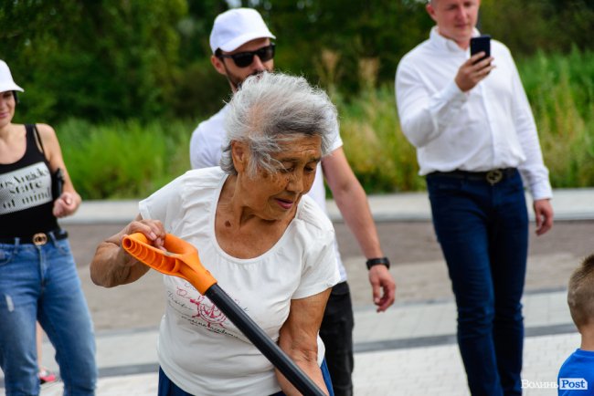 Як мешканці ЖК «Супернова» саджали клени і сакури разом з «Інвестором». ФОТО*