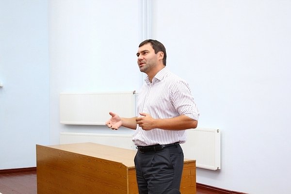 Кандидат у народні депутати Роман Іванюк прочитав лекцію в ЛНТУ. ФОТО*