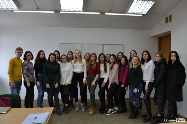«Будете шкодувати себе зараз, то потім на вас будуть шкодувати гроші»: луцька журналістка ділилася досвідом зі студентами