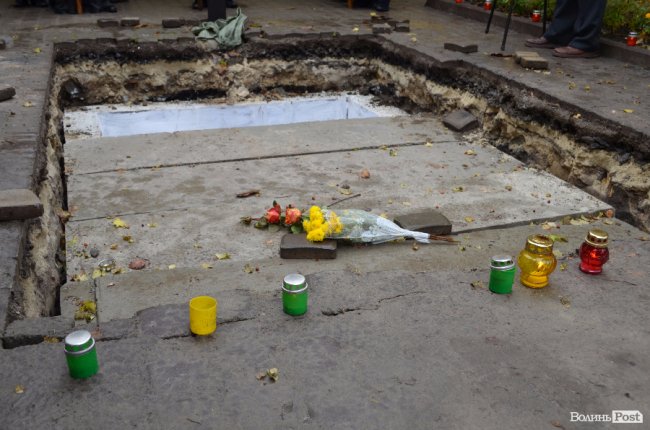 «Їхні душі нарешті знайшли спокій», - у Луцьку перепоховали рештки розстріляних в'язнів