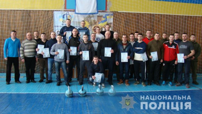 Як волинські копи на чемпіонаті гирі тягали. ФОТО