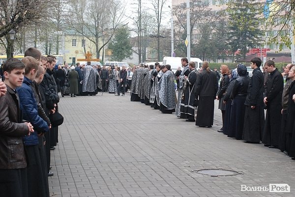Страсний хресний хід у Луцьку. ФОТО