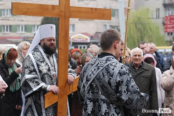 Страсний хресний хід у Луцьку. ФОТО