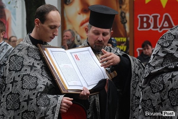 Страсний хресний хід у Луцьку. ФОТО