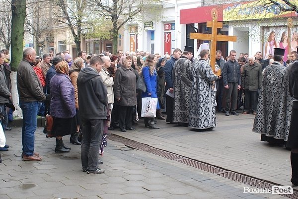 Страсний хресний хід у Луцьку. ФОТО