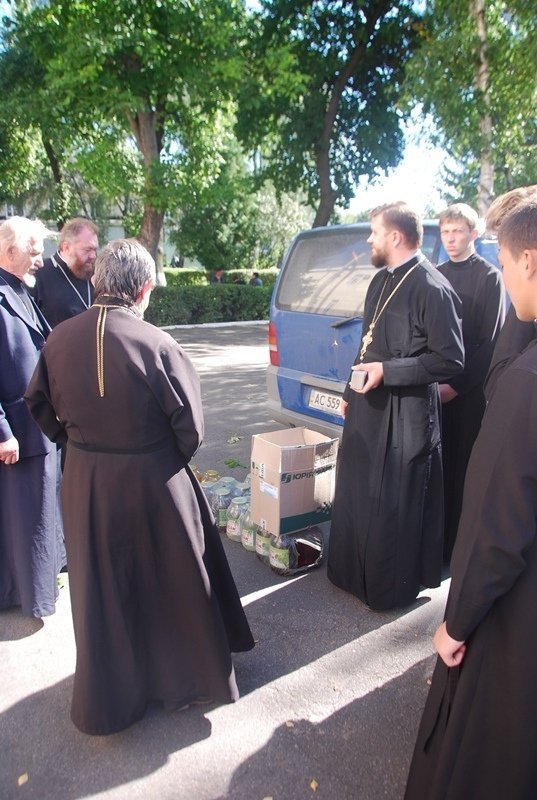 Священики передали Луцькому госпіталю ліки. ФОТО