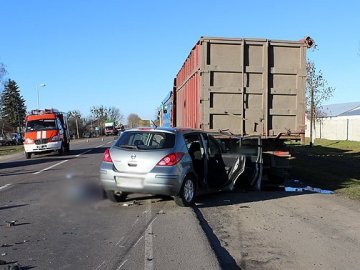 Подробиці жахливої ДТП поблизу Ковеля:«NISSAN» відкинуло під вантажний автомобіль. ФОТО