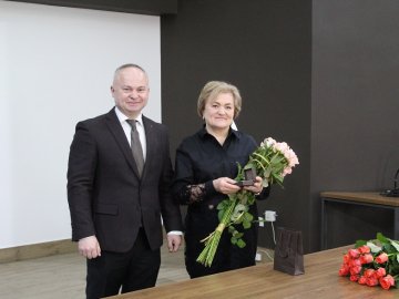 Суддю з Луцька урочисто провели у відставку