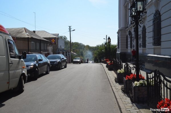 У центрі Луцька в авто стався вибух. ФОТО