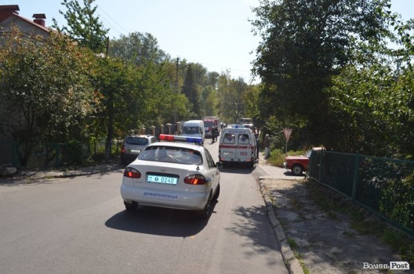 У центрі Луцька в авто стався вибух. ФОТО