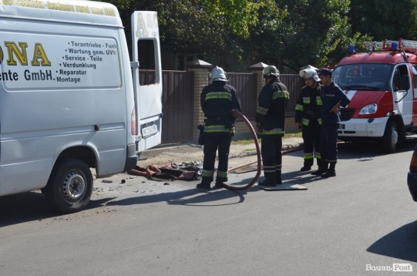 У центрі Луцька в авто стався вибух. ФОТО