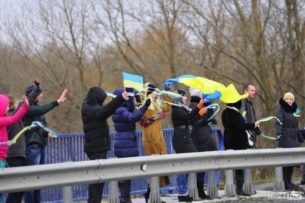 Євроланцюг за 50 кілометрів від Луцька. ФОТО. ВІДЕО